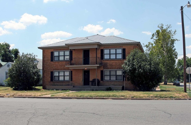 827 W Chickasha Ave in Chickasha, OK - Foto de edificio - Building Photo