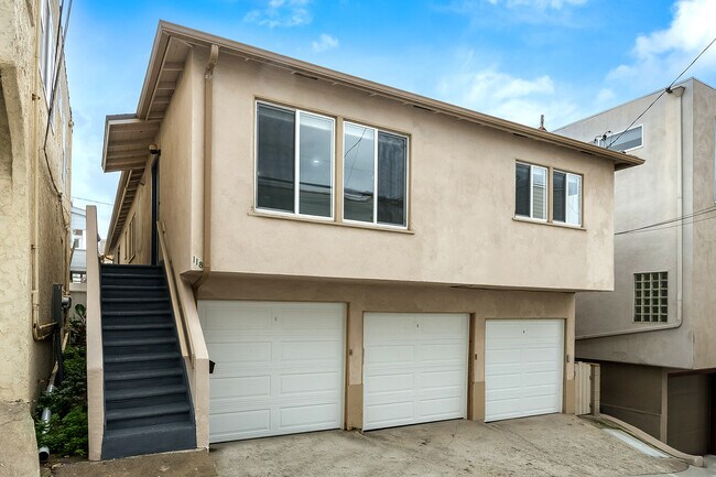118 38th Pl, Unit 3 in Manhattan Beach, CA - Building Photo - Building Photo