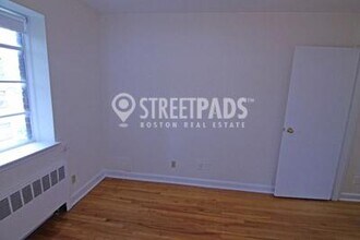 76 St Paul St in Brookline, MA - Building Photo - Building Photo