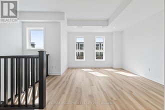 70 Kenesky Dr in Hamilton, ON - Building Photo - Building Photo
