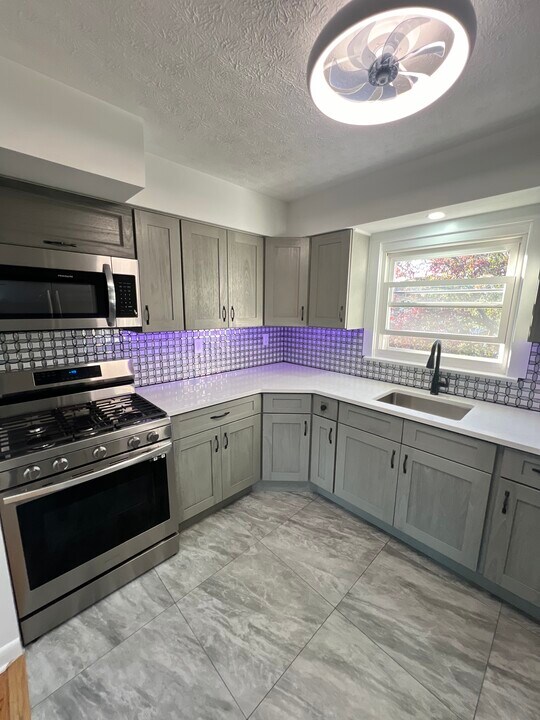 707 Cedar St in Lyndhurst, NJ - Building Photo