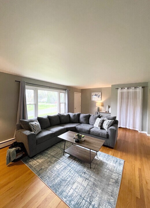 2328 S Syene Rd in Fitchburg, WI - Foto de edificio