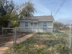 2410 Clinton St in Abilene, TX - Building Photo