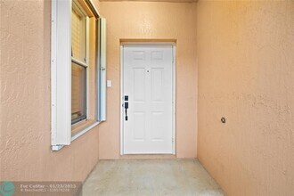 243 Coral Trace Ln in Delray Beach, FL - Foto de edificio - Building Photo