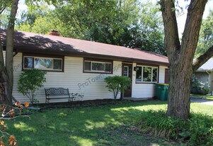 2214 Madonna Ave in Joliet, IL - Building Photo