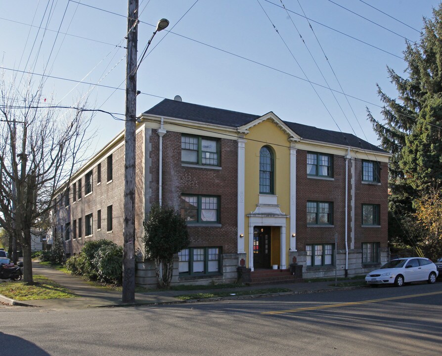 1436 SE Stark St in Portland, OR - Building Photo