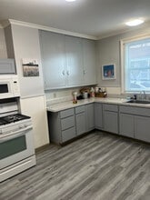 302 E Elm St in Dunmore, PA - Foto de edificio - Building Photo