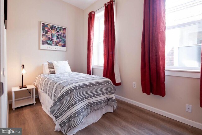 4245 Ogden St in Philadelphia, PA - Building Photo - Building Photo