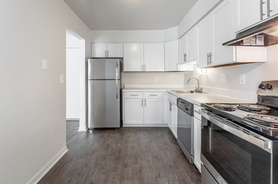 Pine Ridge Apartments - Southfield, MI in Southfield, MI - Building Photo