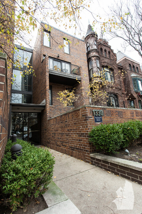 1330 N La Salle Dr, Unit 311 in Chicago, IL - Building Photo