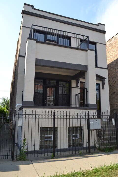 3245 W Division St in Chicago, IL - Building Photo