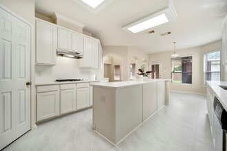 8215 Still Oak Ln in Cypress, TX - Foto de edificio - Building Photo