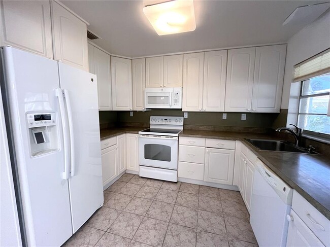 6122 Brentwood Ave in Sarasota, FL - Building Photo - Building Photo