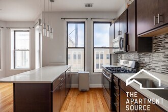 2124 N Milwaukee Ave, Unit 2F in Chicago, IL - Building Photo - Building Photo