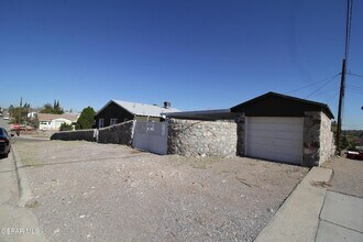 3200 Richmond Ave in El Paso, TX - Building Photo - Building Photo