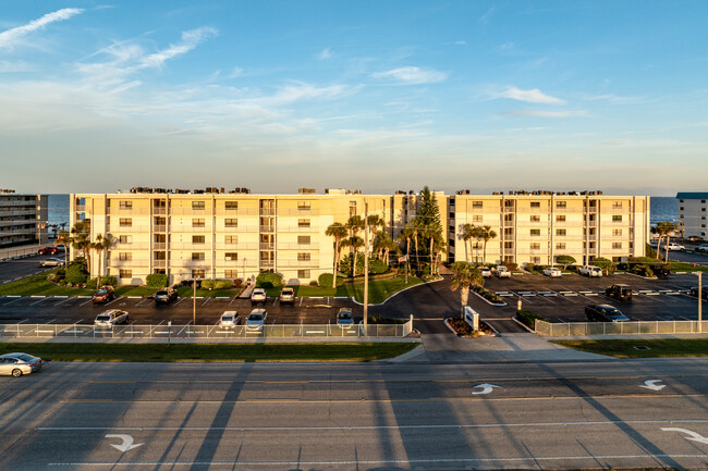 Castle Reef Condominiums in New Smyrna Beach, FL - Building Photo - Building Photo