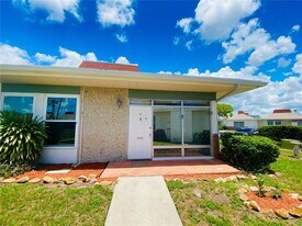 4351 Tahitian Gardens Cir in Holiday, FL - Building Photo