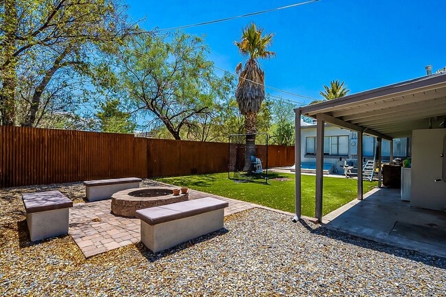 property at 1509 E 9th St