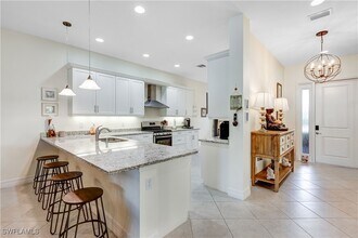 4360 Aurora St in Naples, FL - Foto de edificio - Building Photo