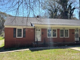 324 E Rhodes St in Lincolnton, NC - Building Photo