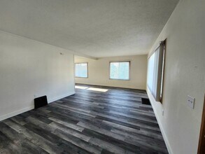 1500 Thayer Dr in Richland, WA - Building Photo - Building Photo