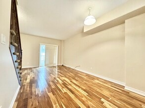 89 Willow Ln in Grimsby, ON - Building Photo - Building Photo