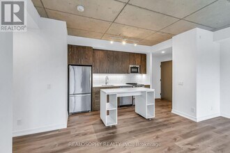 115-115 Larchmount Ave in Toronto, ON - Building Photo - Building Photo