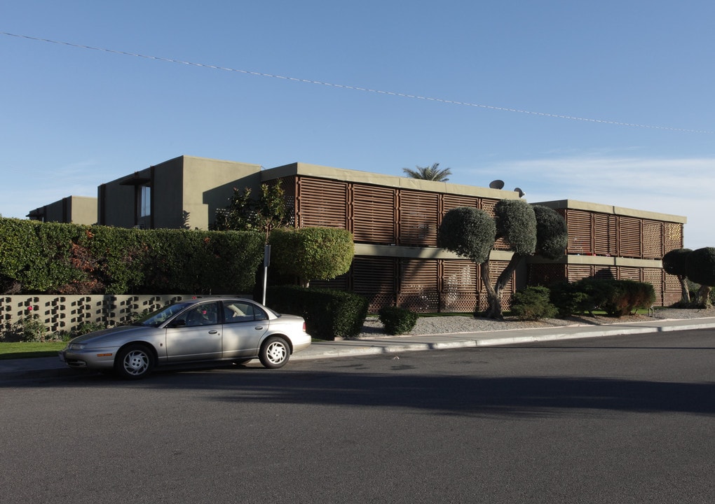 Valley Plaza Apartments in Indio, CA - Building Photo
