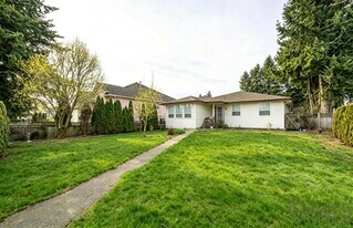 7877-7168 168 St in Surrey, BC - Building Photo