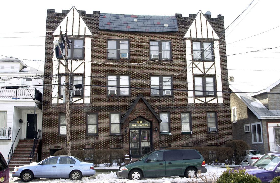 905 87th St in North Bergen, NJ - Foto de edificio