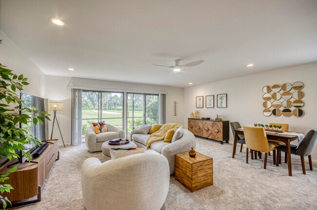 18429 SE Wood Haven Ln in Tequesta, FL - Building Photo - Building Photo