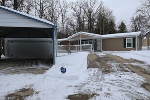 922 Moss Oak Ct in North Vernon, IN - Building Photo