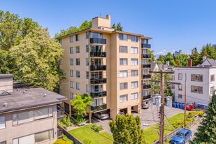 1326 West 13th in Vancouver, BC - Building Photo