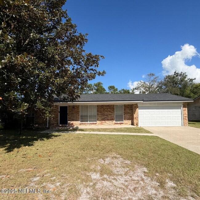 property at 3671 Red Oak Cir W