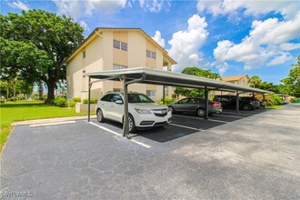1020 Palm View Dr in Naples, FL - Foto de edificio - Building Photo