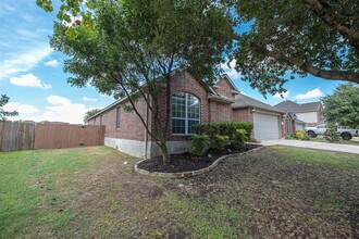 437 Sweet Gum Dr in Kyle, TX - Building Photo - Building Photo