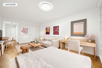 25 W 13th St in New York, NY - Building Photo - Building Photo