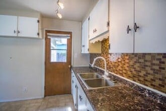 1376 Jeffries Ave in Anderson, CA - Building Photo - Building Photo