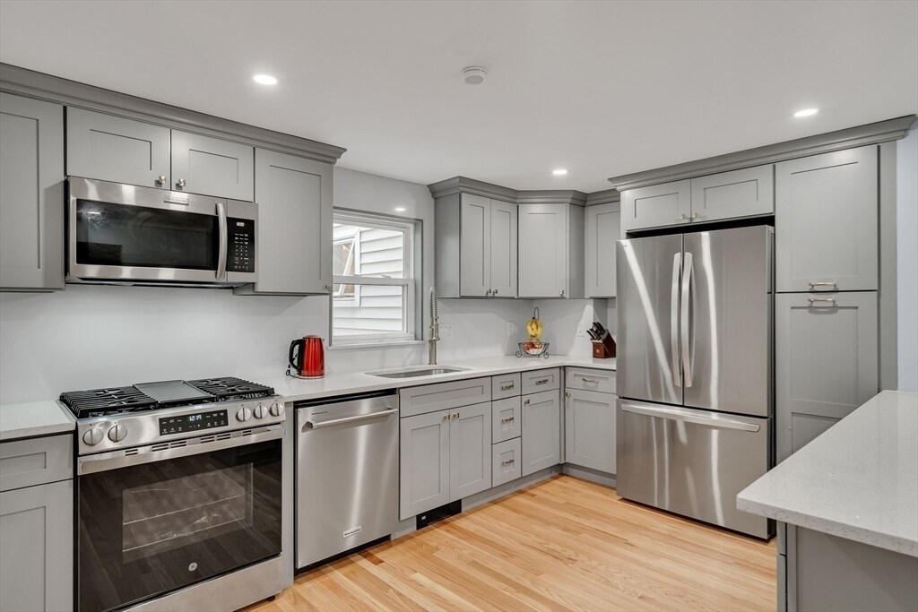 10 Spring Rd in Arlington, MA - Building Photo