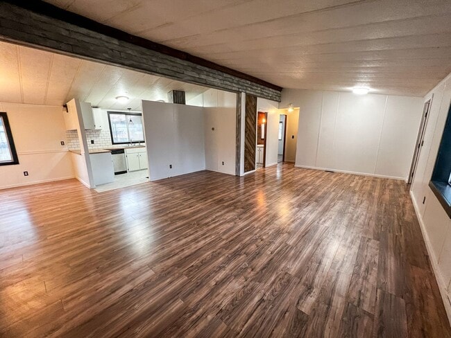 property at 8822 Holmquist Rd SE