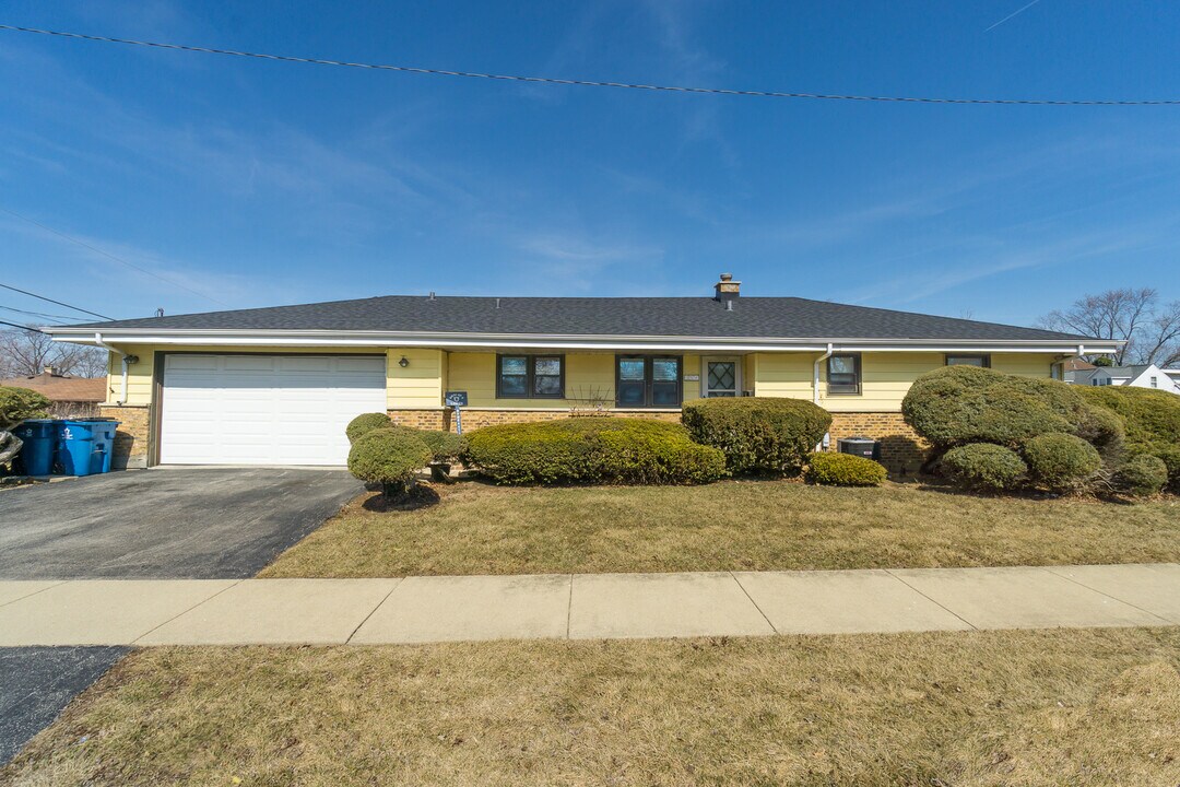 350 Home Ave in Itasca, IL - Building Photo
