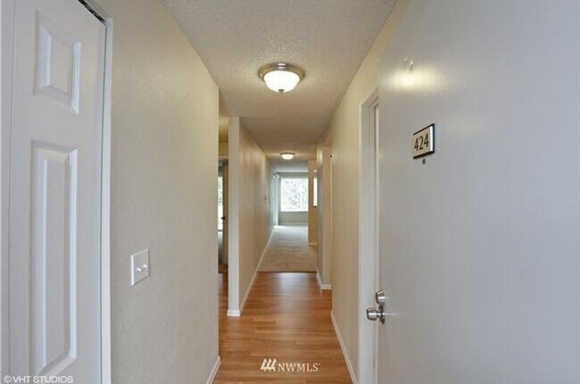 2503 NE 4th St in Renton, WA - Building Photo - Building Photo