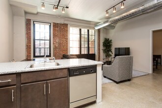 Edge Union Station in Worcester, MA - Foto de edificio - Interior Photo