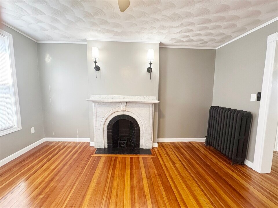 19 Saratoga St in Boston, MA - Building Photo