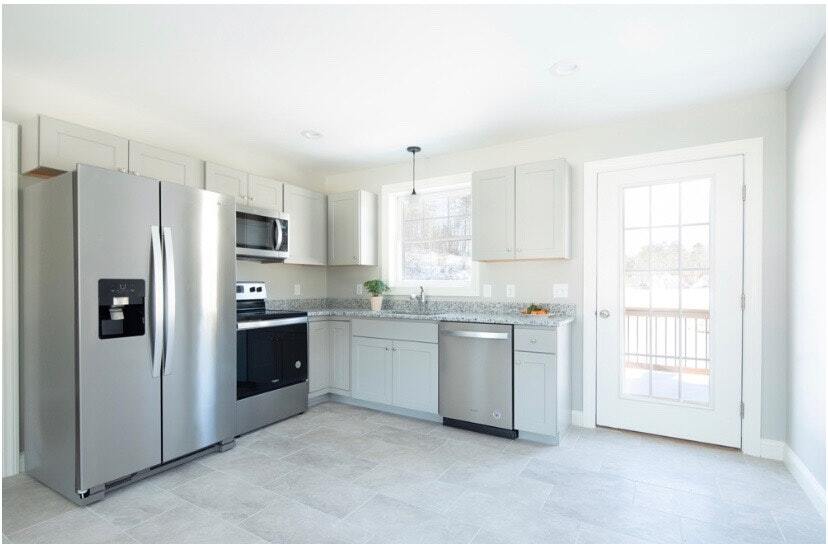 5 Anglers Rd in Windham, ME - Foto de edificio