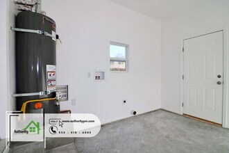 2835 Reservoir Ln in Redding, CA - Building Photo - Building Photo