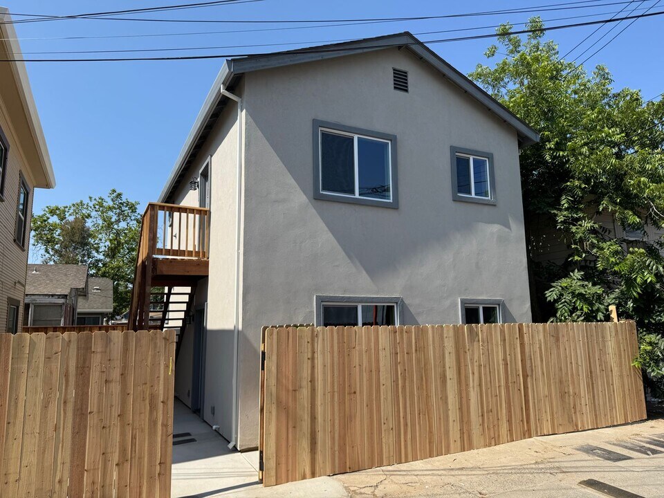 3028 Solons Alley in Sacramento, CA - Building Photo