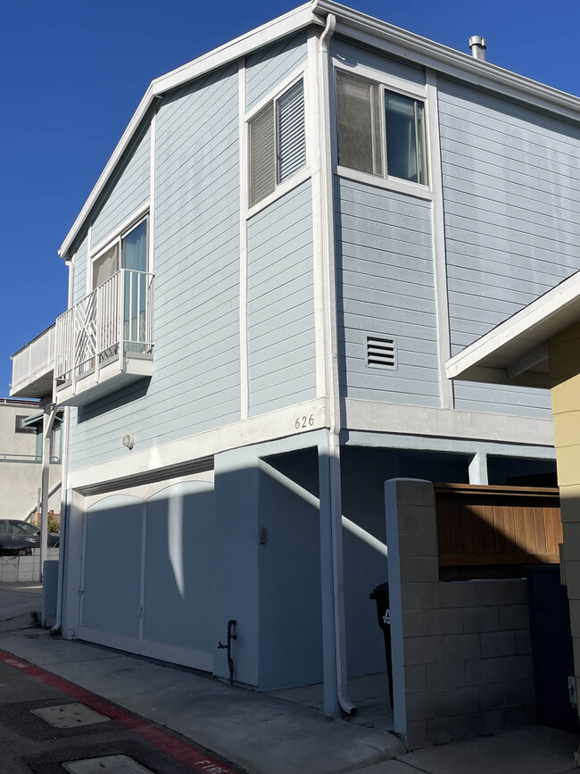 626 Sunset Dr in Hermosa Beach, CA - Building Photo - Building Photo