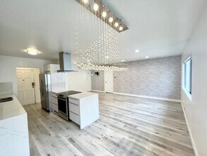 377 W California Ave, Unit 34 in Glendale, CA - Building Photo - Building Photo