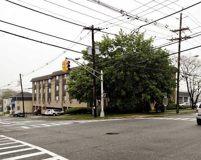 164 Union St in Palisades Park, NJ - Foto de edificio - Building Photo